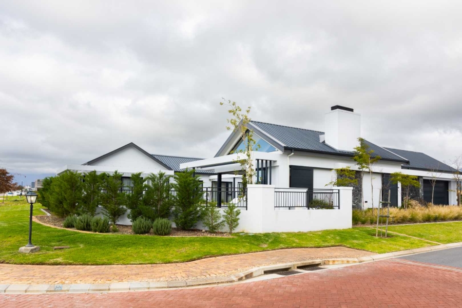 To Let 5 Bedroom Property for Rent in Val De Vie Estate Western Cape